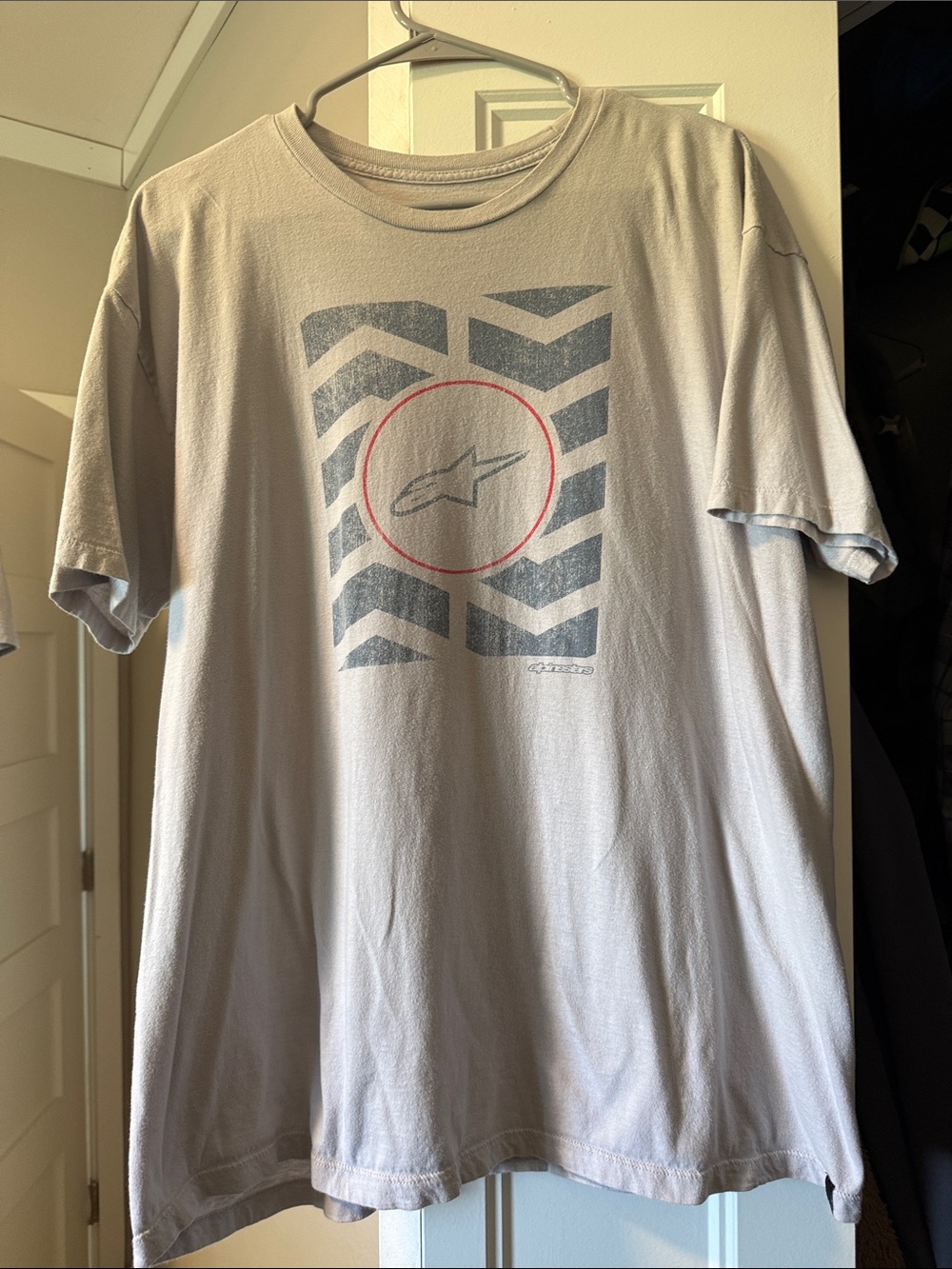 Alpinestars Men's Light Gray Graphic Tee with Red Accent